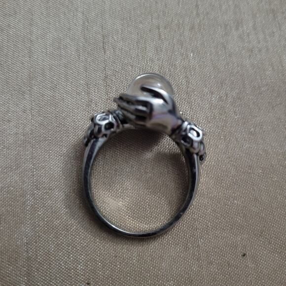Size 9 Crystal ball in fortune teller hands ring - Picture 3 of 4